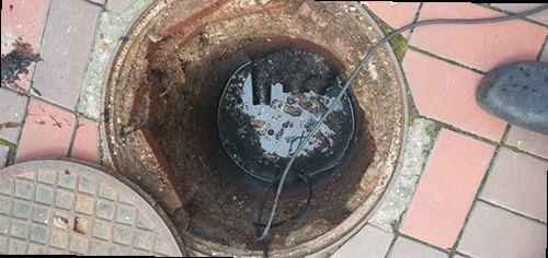 동두천 하수구막힘 배수가 느려진 욕실 바닥과 배수구 주변 상태